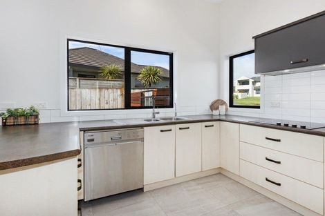 Photo of property in 18 Rifleman Lane, Paraparaumu Beach, Paraparaumu, 5032