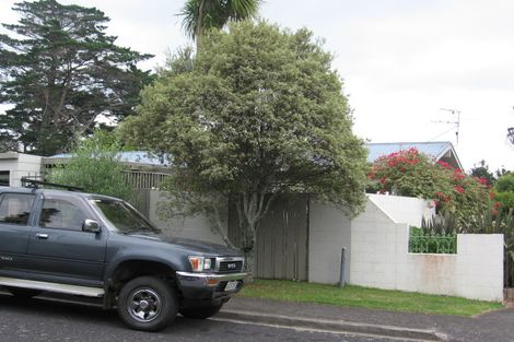 Photo of property in 10 Glenbush Place, Birkenhead, Auckland, 0626