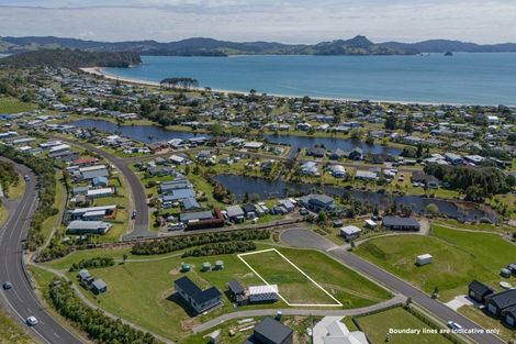 Photo of property in 4 Tinirau Place, Cooks Beach, 3591