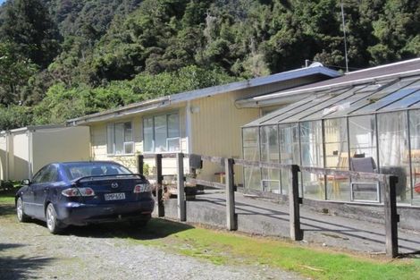 Photo of property in 22 Cron Avenue, Te Atatu South, Auckland, 0610