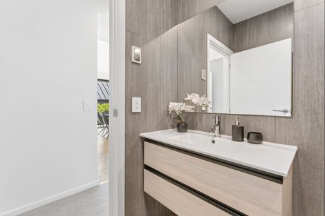 Photo of property in 2 Kotuku Lane, Jacks Point, Queenstown, 9371