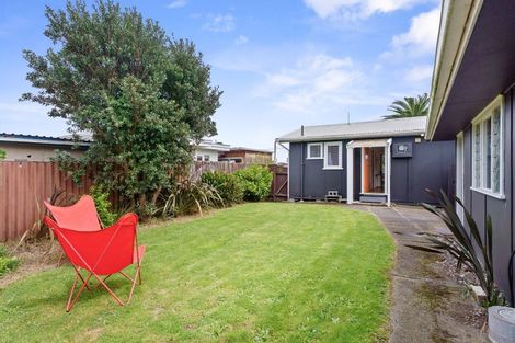 Photo of property in 8 The Avenue, Otaki Beach, Otaki, 5512