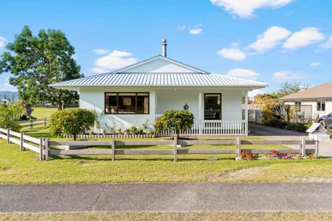 Photo of property in 116 Park Avenue, Whangamata, 3620