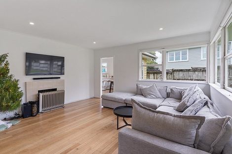 Photo of property in 24 Gill Avenue, Te Atatu Peninsula, Auckland, 0610