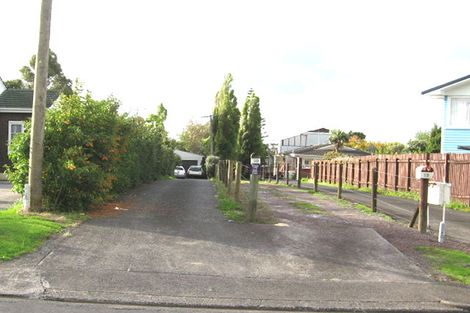 Photo of property in 32 Rewarewa Road, Te Atatu Peninsula, Auckland, 0610