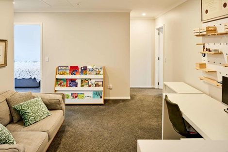 Photo of property in 12 Bluff Road, Kenepuru, Porirua, 5022