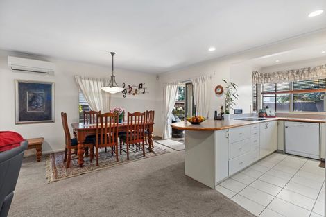 Photo of property in 380 Oceanbeach Road, Mount Maunganui, 3116