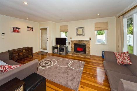 Photo of property in 6 Grainger Road, Te Atatu South, Auckland, 0610