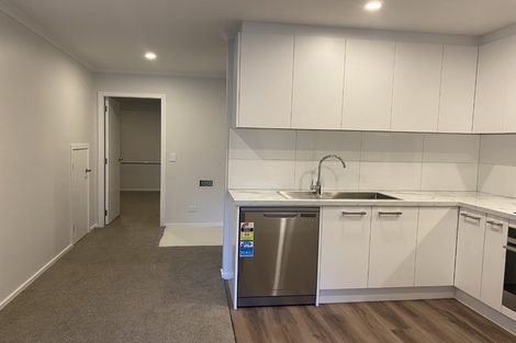 Photo of property in 5b Grumman Lane, Newlands, Wellington, 6037