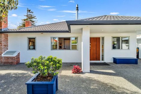 Photo of property in 16 Tregarth Street, Saint Johns Hill, Whanganui, 4501