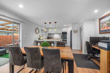 Photo of property in 5 Minerva Avenue, Helensville, 0800