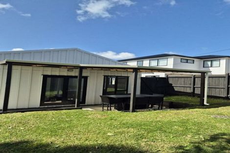 Photo of property in 1/31a Colwill Road, Massey, Auckland, 0614