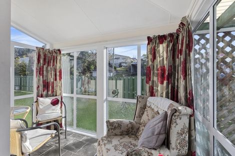Photo of property in 5 Lees Grove, Wainuiomata, Lower Hutt, 5014