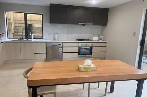 Photo of property in 98 Cardiff Road, Pakuranga, Auckland, 2010