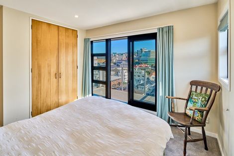 Photo of property in Endeavour Apartments, 3/125 Thorndon Quay, Pipitea, Wellington, 6011