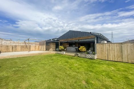 Photo of property in 17 Cyprus Place, Fitzherbert, Palmerston North, 4410