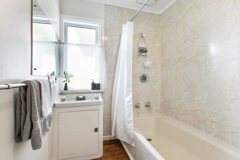 Photo of property in 110 Queen Street, Waiuku, 2123