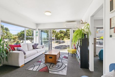 Photo of property in 11/32u Akaroa Drive, Maupuia, Wellington, 6022