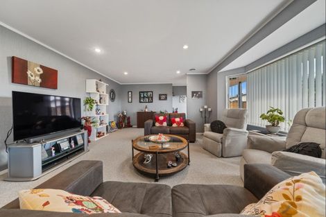 Photo of property in 33 Heta Road, Highlands Park, New Plymouth, 4312