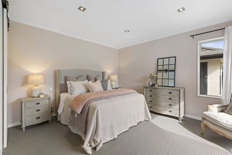 Photo of property in 68 Willowview Drive, Redwood, Christchurch, 8051