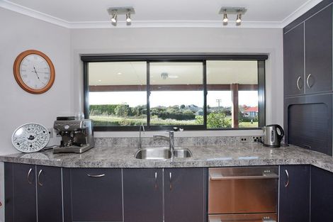 Photo of property in 7 Melody Place, Marton, 4710