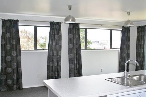 Photo of property in 16a Woodall Place, Totara Vale, Auckland, 0627