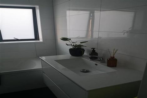 Photo of property in 21c Chippendale Crescent, Birkdale, Auckland, 0626