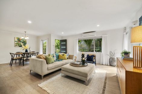 Photo of property in 3 Marbella Drive, Massey, Auckland, 0614