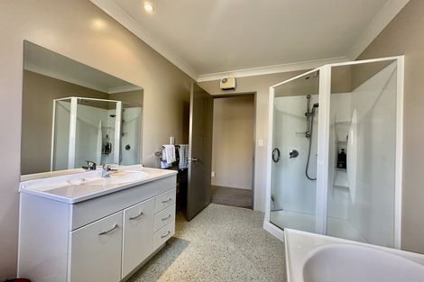 Photo of property in 20a Gifford Grove, Churton Park, Wellington, 6037