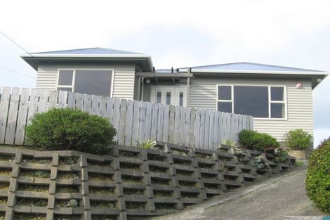 Photo of property in 7 Kereru Bend, Tawa, Wellington, 5028