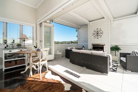 Photo of property in 41 Seaview Avenue, Northcote, Auckland, 0627