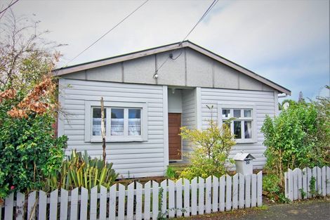 Photo of property in 30 Cambridge Terrace, Masterton, 5810