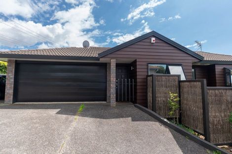 Photo of property in 17 Te Atatu Road, Te Atatu South, Auckland, 0610
