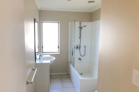 Photo of property in 40 Carrick Glen Avenue, Flat Bush, Auckland, 2019