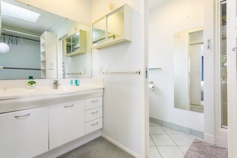 Photo of property in 23 Roberts Road, Matakatia, Whangaparaoa, 0930