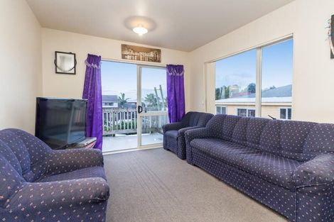 Photo of property in 10/242 Great North Road, Henderson, Auckland, 0612