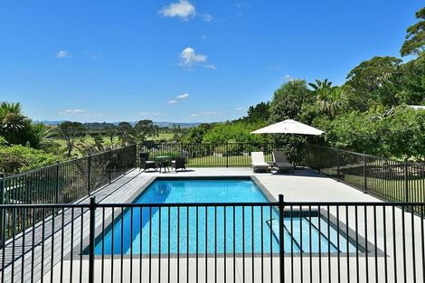 Photo of property in 940 South Head Road, South Head, Helensville, 0874