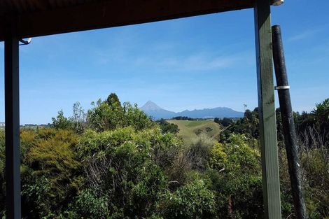 Photo of property in 920 Richmond Road, Lepperton, New Plymouth, 4373