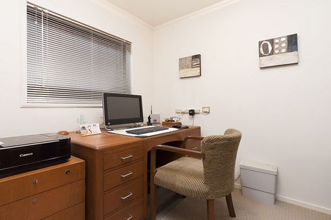 Photo of property in 6 Redoubt Road, Goodwood Heights, Auckland, 2105