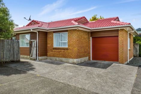 Photo of property in 5 Newington Road, Henderson, Auckland, 0612