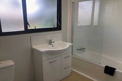 Photo of property in 2/5 Compass Place, Te Atatu Peninsula, Auckland, 0610