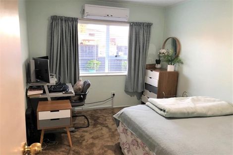 Photo of property in 25 Meadowvale Rise, Titirangi, Auckland, 0604