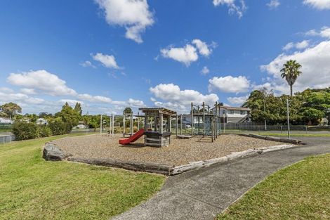 Photo of property in 4 Buisson Glade, West Harbour, Auckland, 0618