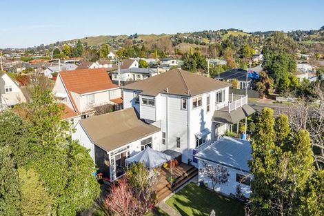 Photo of property in 45 Avondale Road, Taradale, Napier, 4112