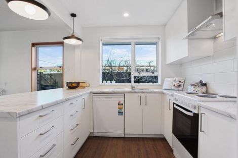 Photo of property in 1/121 Wilsons Road, Saint Martins, Christchurch, 8022