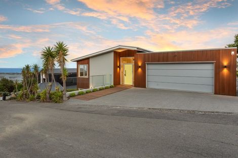 Photo of property in 22 Drayton Drive, Mount Pleasant, Christchurch, 8081