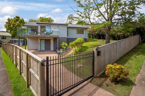 Photo of property in 10 Eagleson Street, Northcross, Auckland, 0632