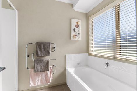 Photo of property in 44 Gibson Place, Papamoa Beach, Papamoa, 3118