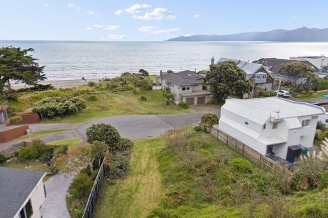 Photo of property in 19 Groves Road, Raumati Beach, Paraparaumu, 5032