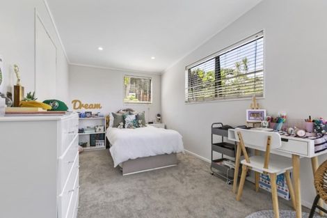 Photo of property in 2/24 Colonial Road, Birkenhead, Auckland, 0626